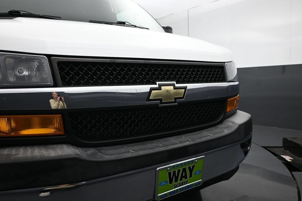 Used 2020 Chevrolet Express 2500 w/ Driver Convenience Package RWD image 4