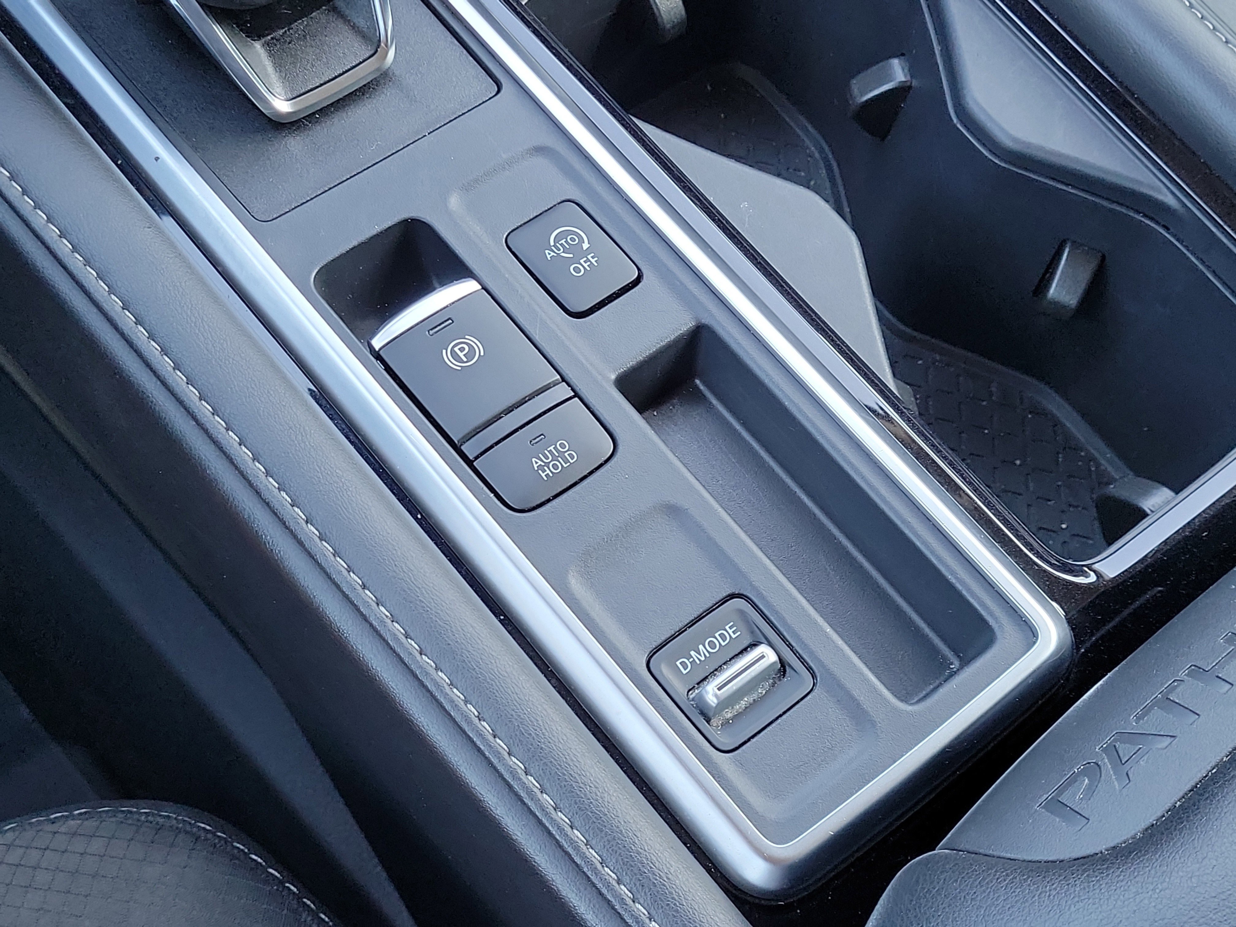 Used 2024 Nissan Pathfinder SL image 23