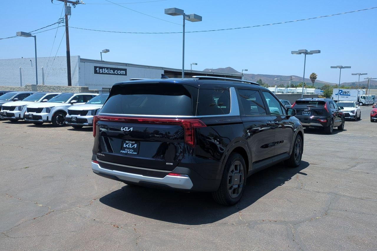 New 2026 Kia Carnival EX image 5