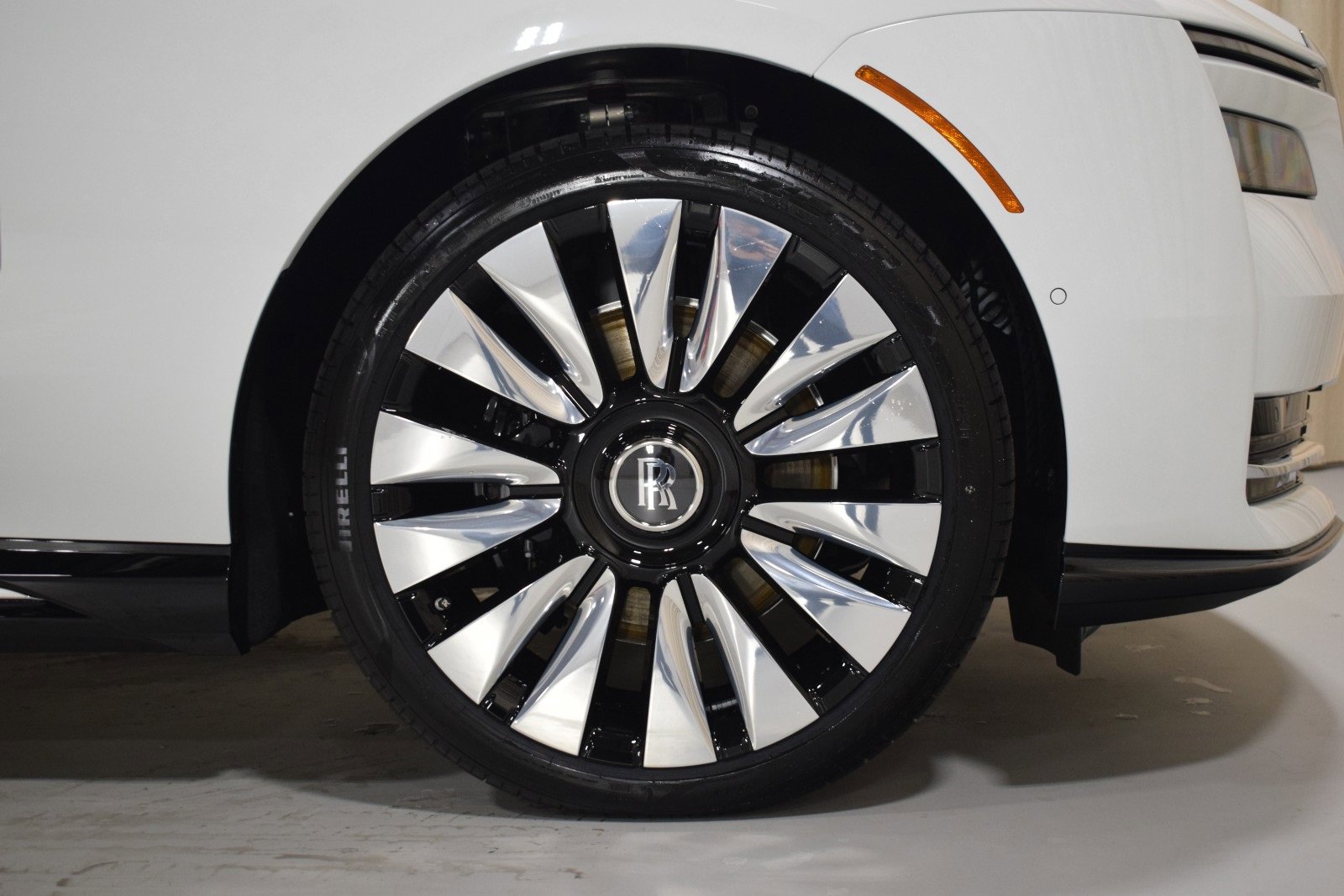 New 2025 Rolls-Royce Spectre w/ Leather Finishing Pack image 15