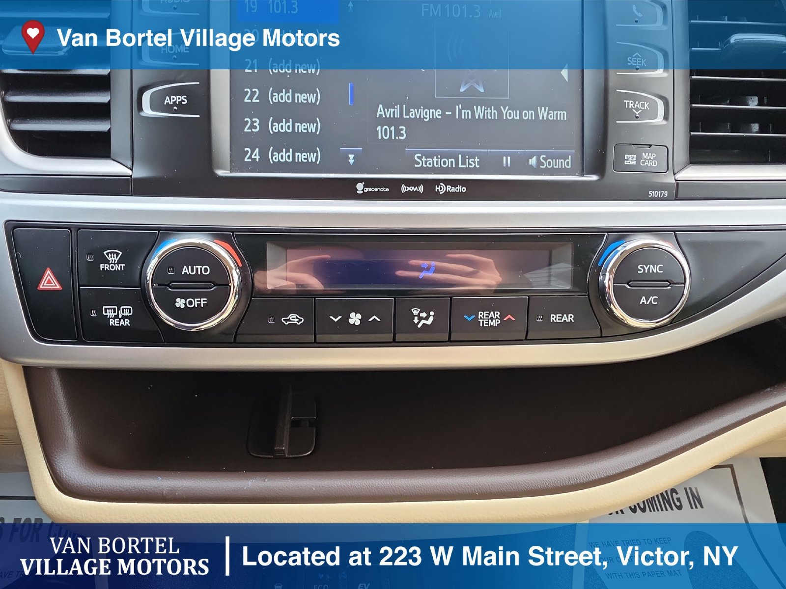 Used 2017 Toyota Highlander XLE AWD/4WD image 20