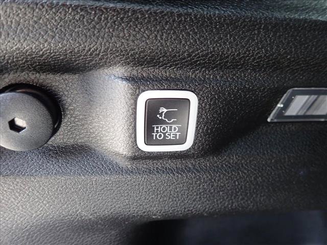Used 2024 Jeep Grand Cherokee L Laredo image 9