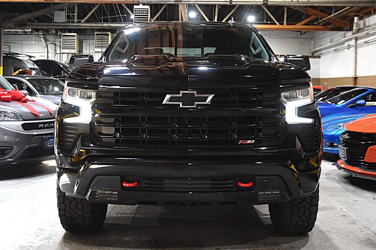 Used 2024 Chevrolet Silverado 1500 LT Trail Boss w/ Convenience Package II AWD/4WD image 2
