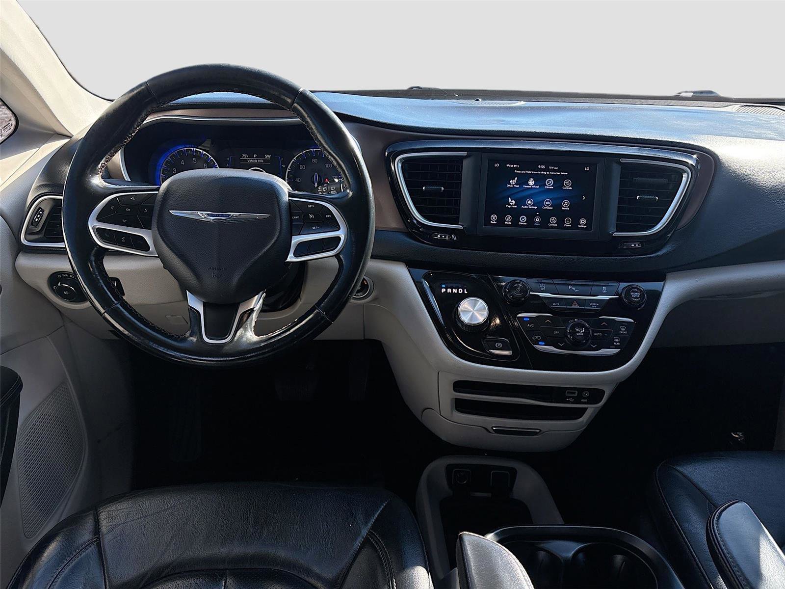 Used 2019 Chrysler Pacifica Touring-L image 24