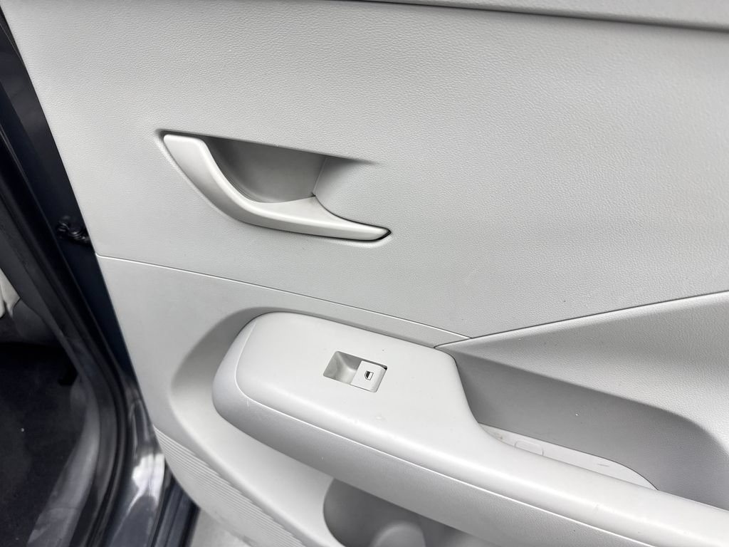 Used 2024 Hyundai Kona SEL FWD image 43