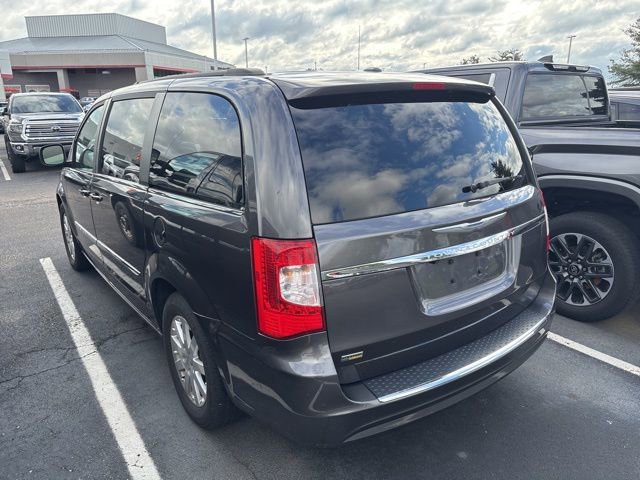 Used 2015 Chrysler Town & Country Touring FWD image 4