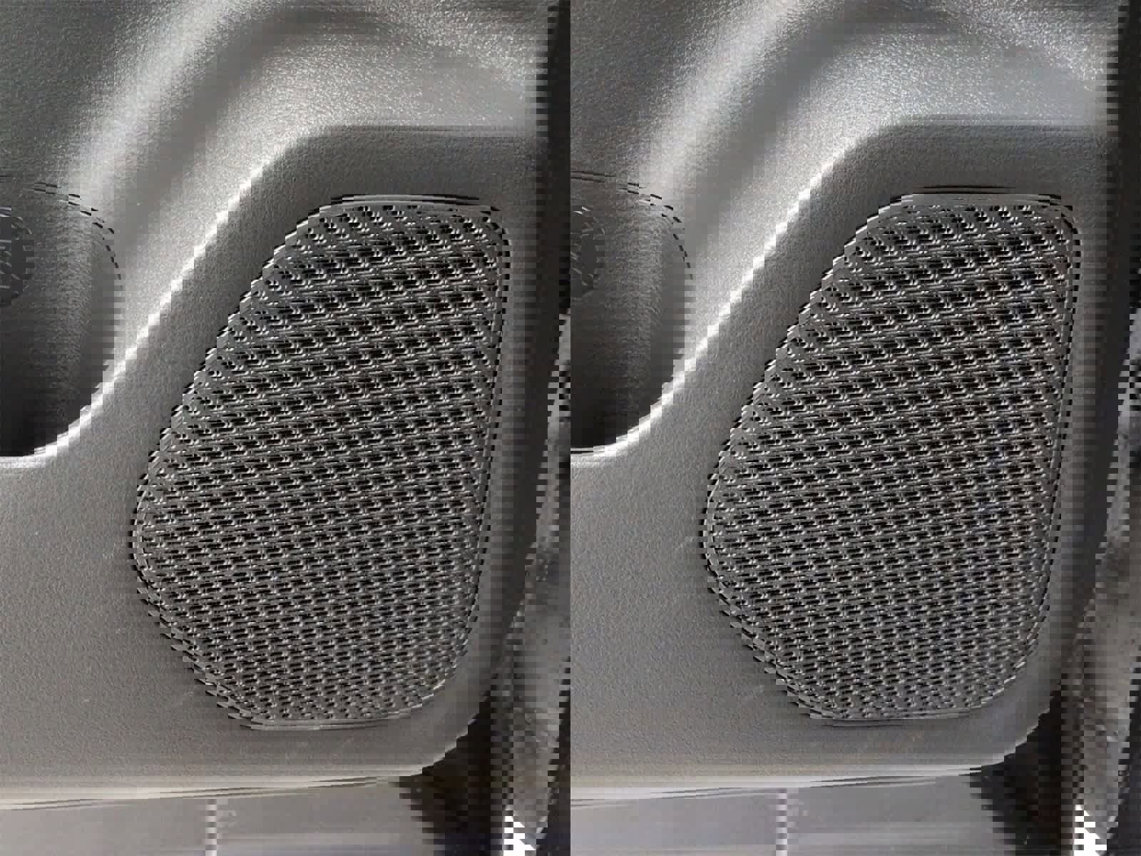 Used 2025 Nissan Rogue SV image 30