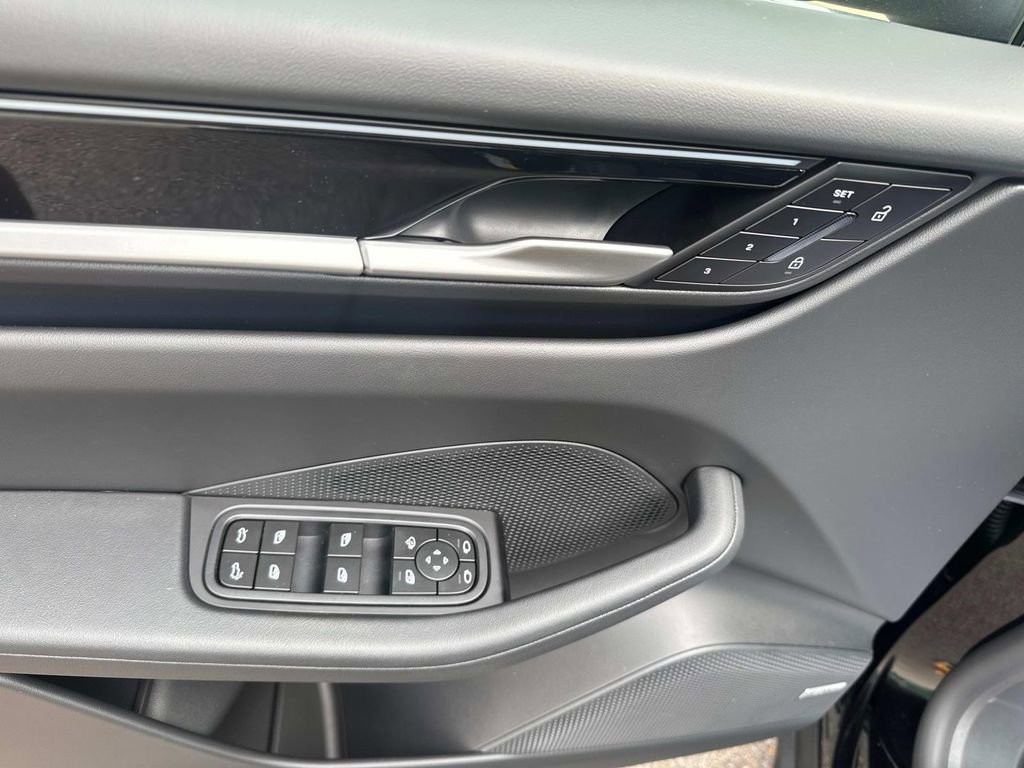 New 2025 Porsche Macan 4S Electric image 21