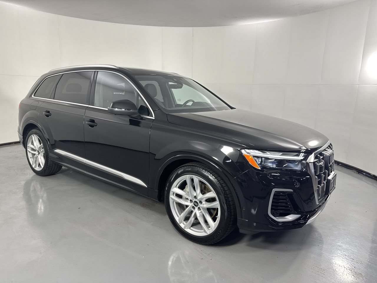 Used 2025 Audi Q7 3.0T Premium Plus w/ Premium Plus Package AWD/4WD image 4