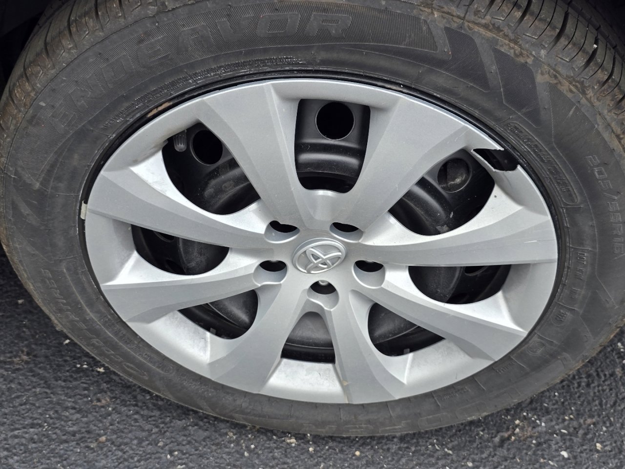 Used 2023 Toyota Corolla LE image 12