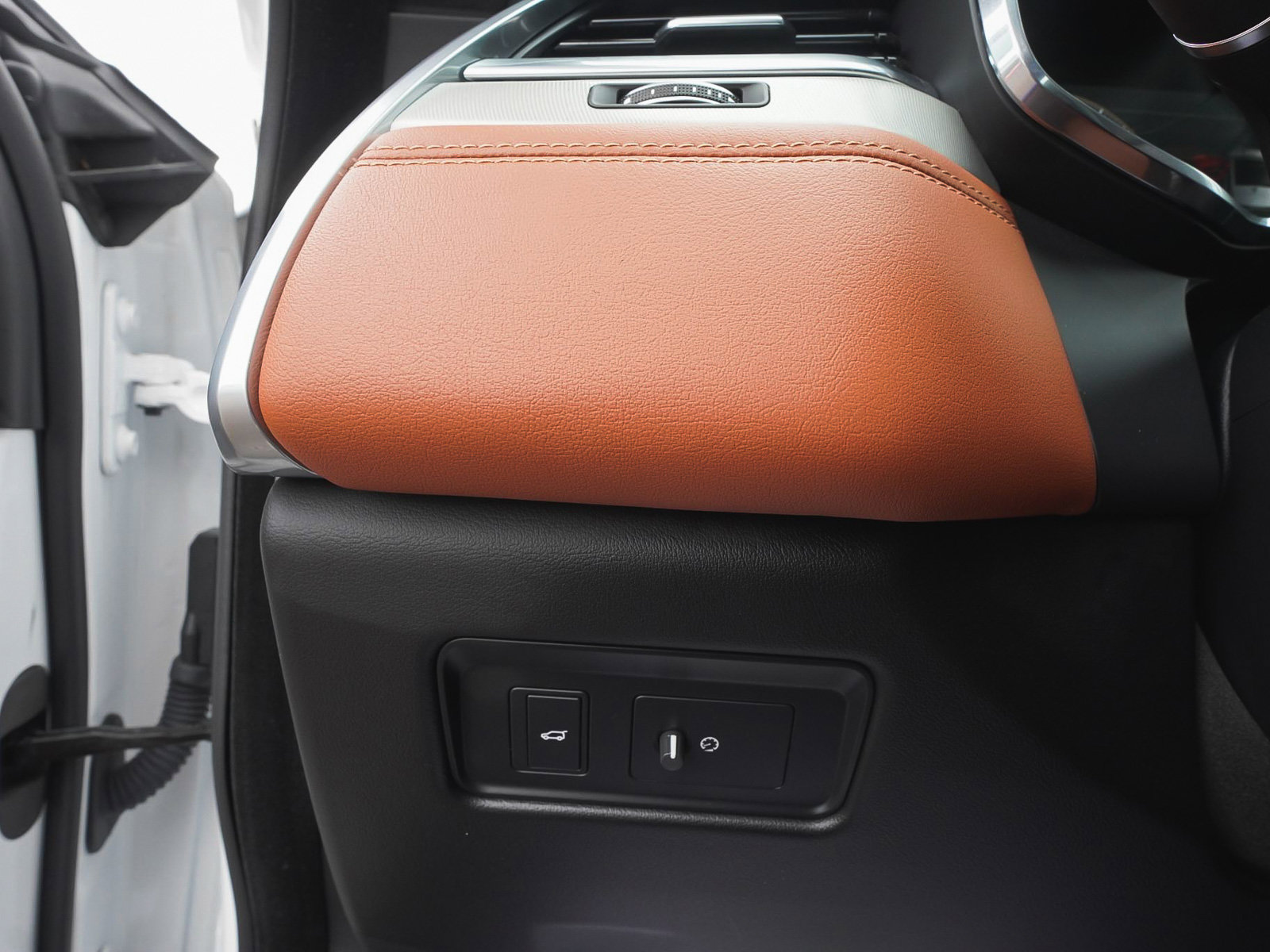 Used 2026 Jaguar F-PACE R-Dynamic S image 16