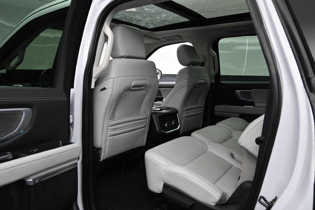 Used 2025 Ford Expedition Max Platinum AWD/4WD image 16