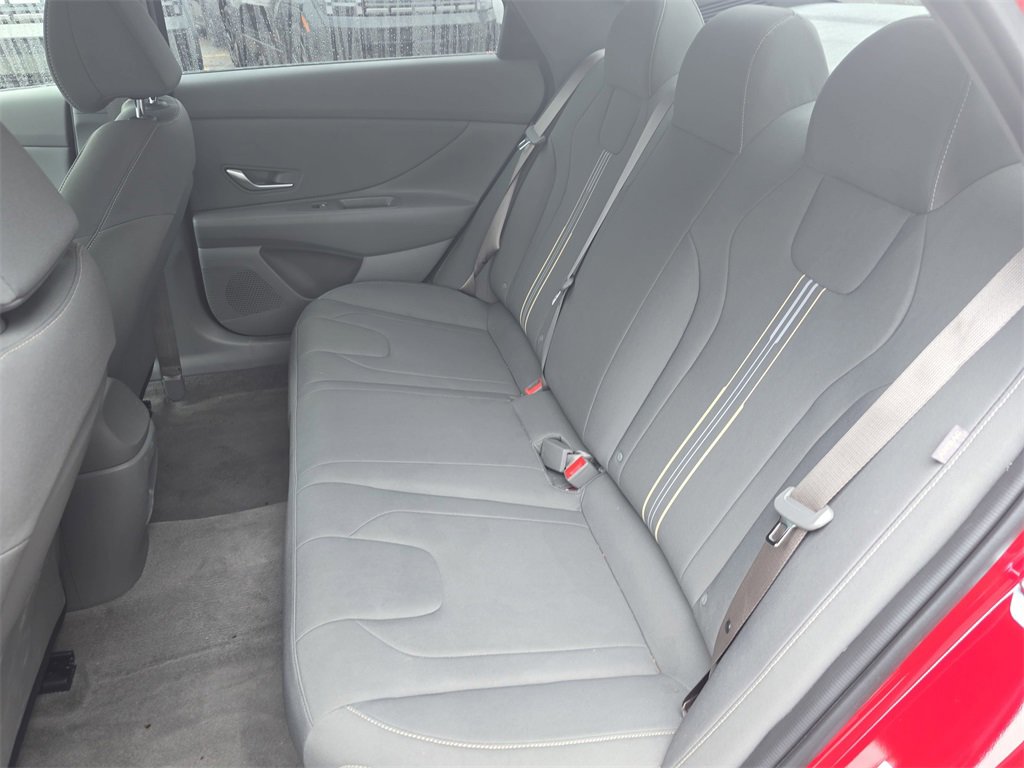Used 2025 Hyundai Elantra SEL image 13