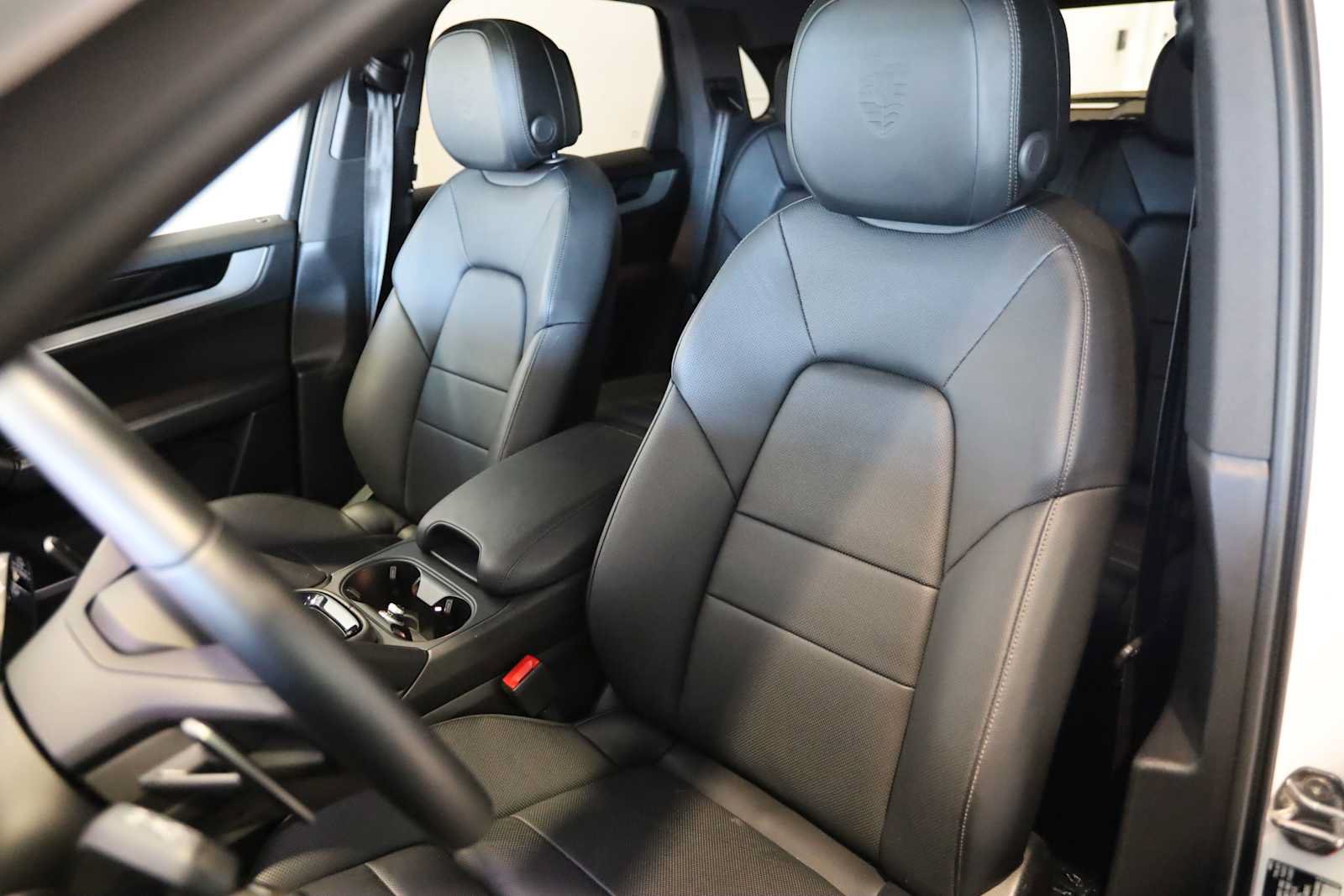 Used 2025 Porsche Cayenne AWD/4WD image 5