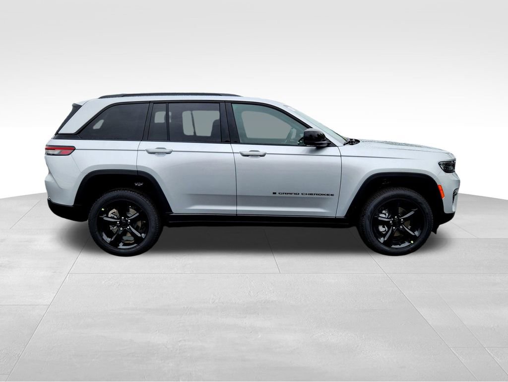 New 2025 Jeep Grand Cherokee Limited w/ Black Appearance Package image 8