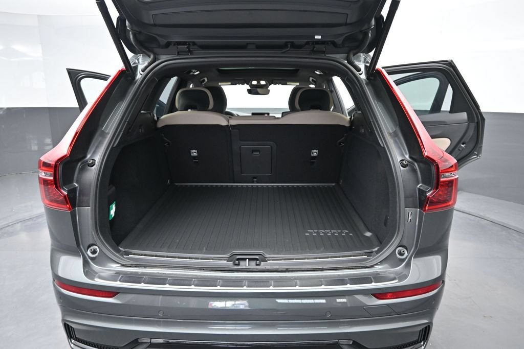 New 2026 Volvo XC60 B5 Plus w/ Protection Package Premier AWD/4WD image 15