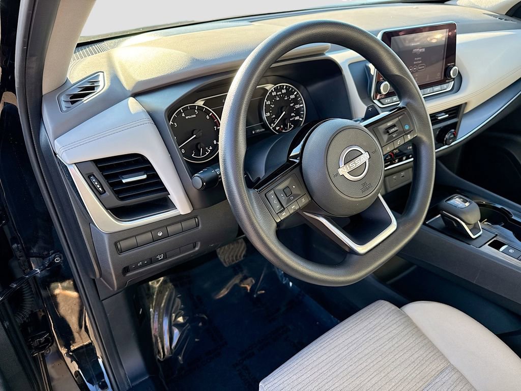 Used 2023 Nissan Rogue SV image 9