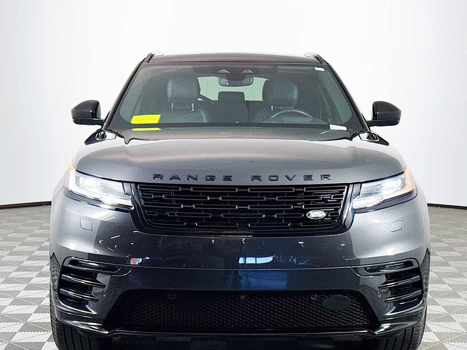 Used 2025 Land Rover Range Rover Velar Dynamic SE image 2