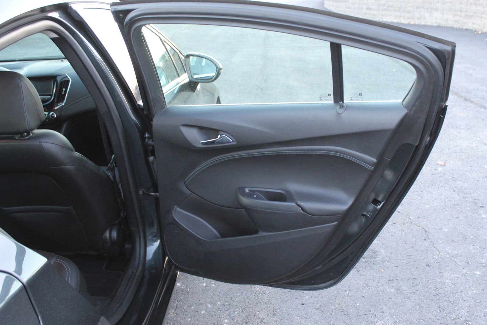 Used 2017 Chevrolet Cruze Premier image 12