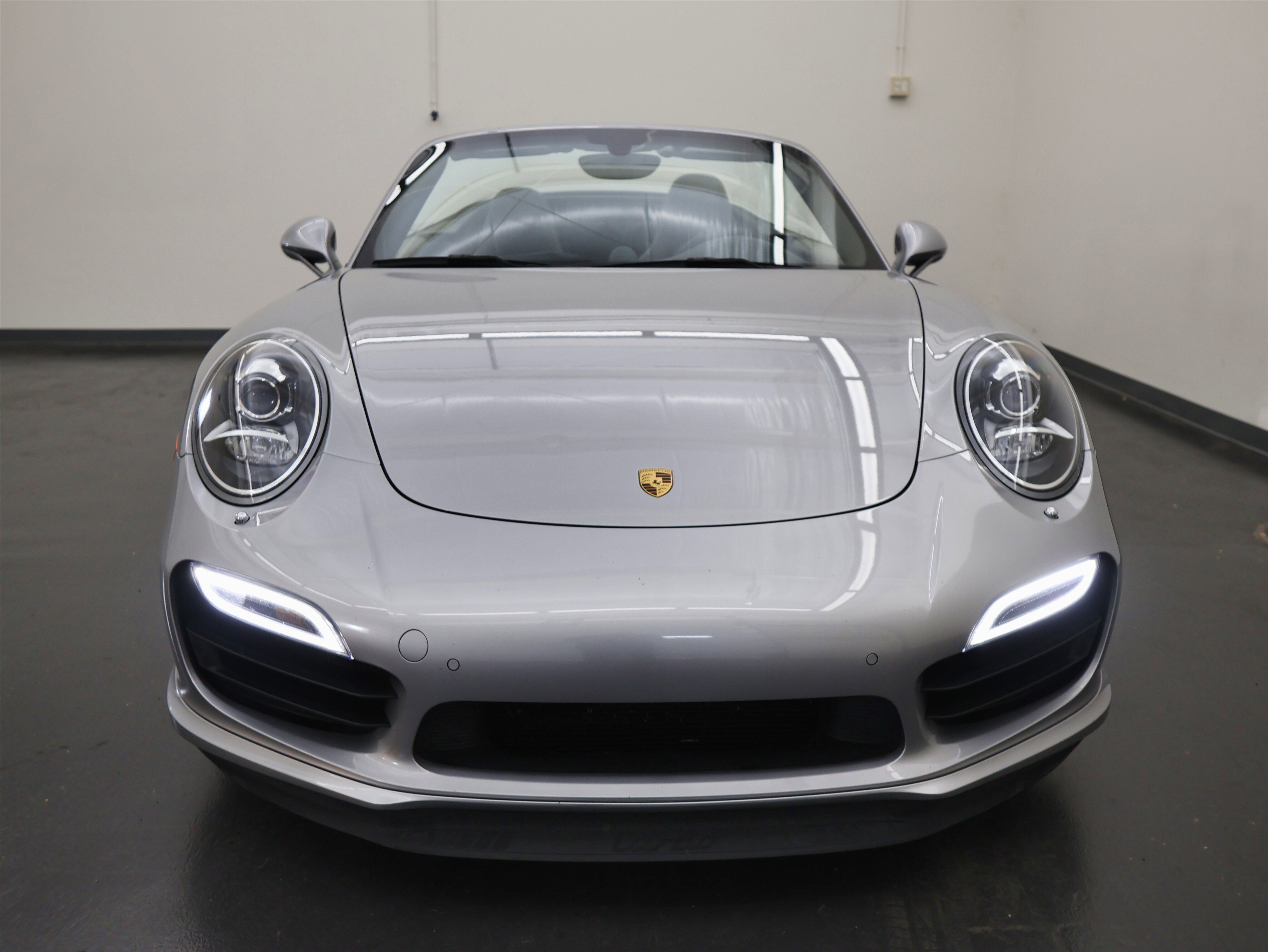 Used 2016 Porsche 911 Turbo image 9