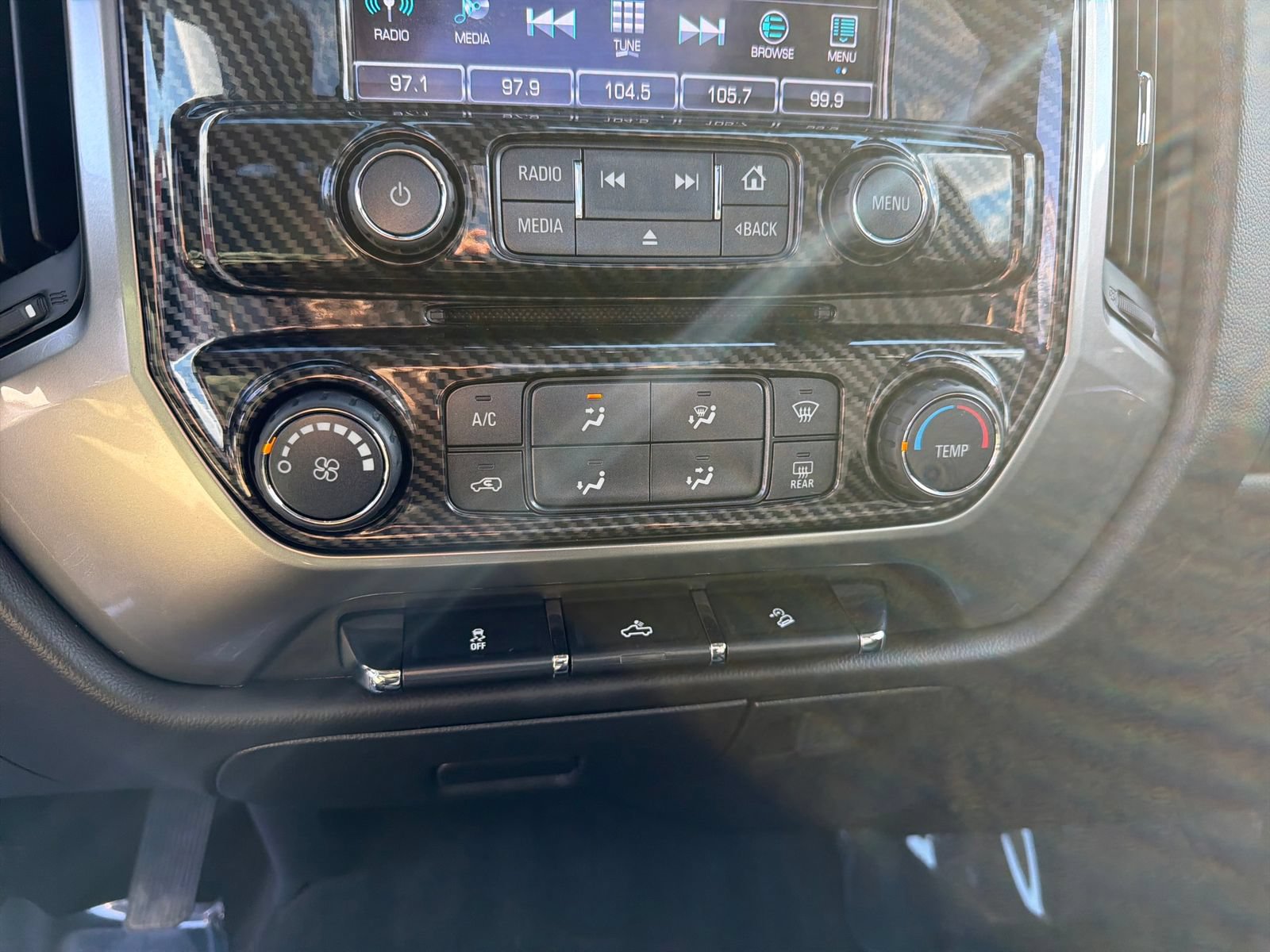 Used 2018 Chevrolet Silverado 1500 LT w/ LT Convenience Package AWD/4WD image 23