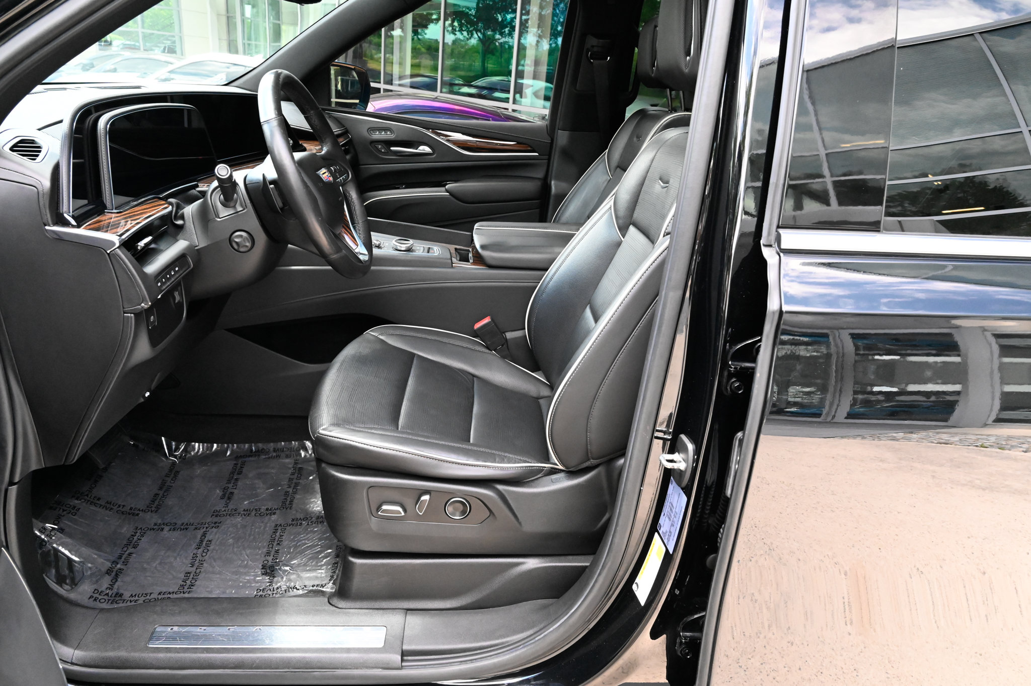 Used 2021 Cadillac Escalade ESV Premium Luxury AWD/4WD image 17