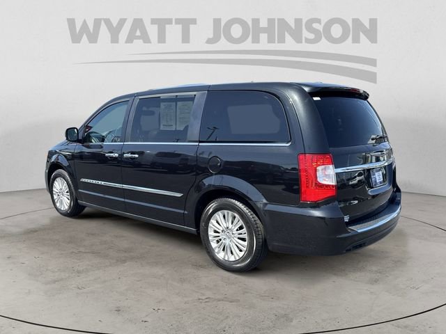 Used 2015 Chrysler Town & Country Limited Platinum image 3