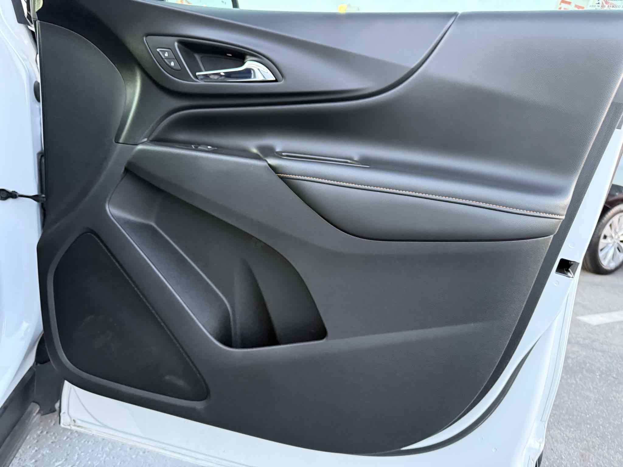 Used 2018 Chevrolet Equinox Premier FWD image 34