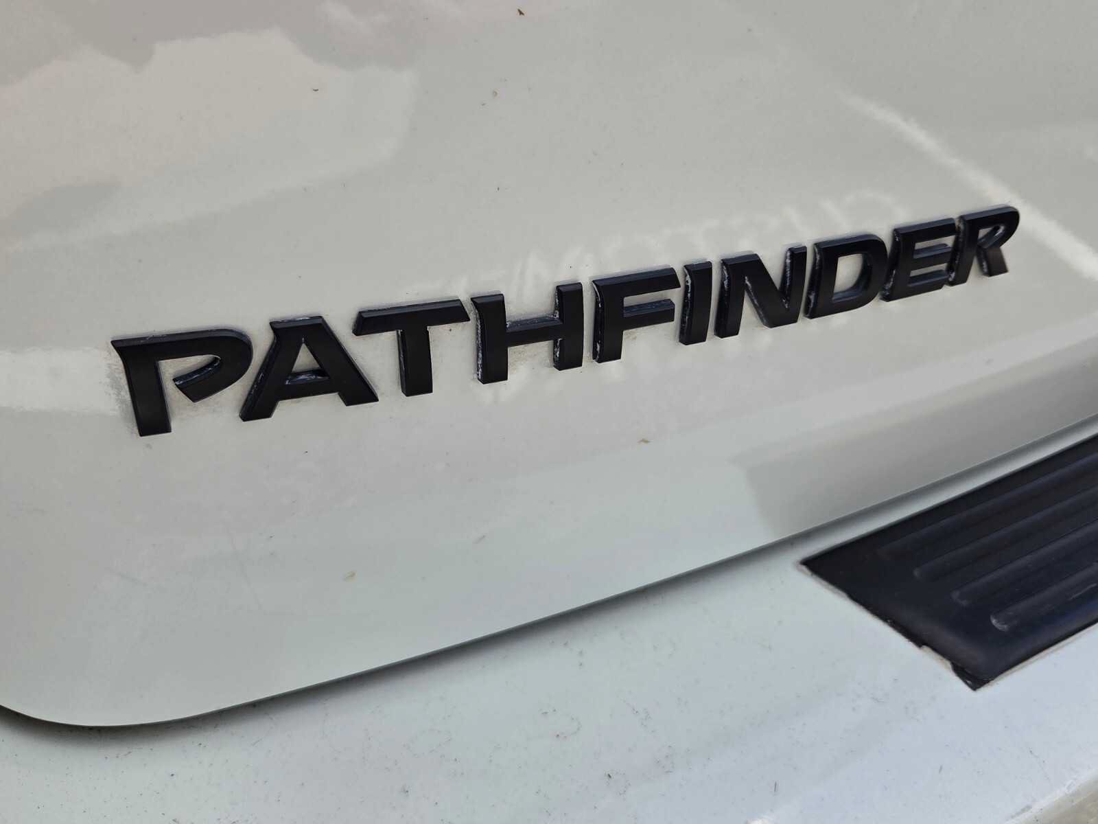 Used 2018 Nissan Pathfinder SL w/ Midnight Edition Package AWD/4WD image 18
