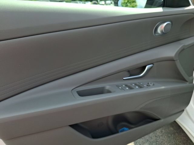 Used 2024 Hyundai Elantra SEL FWD image 12