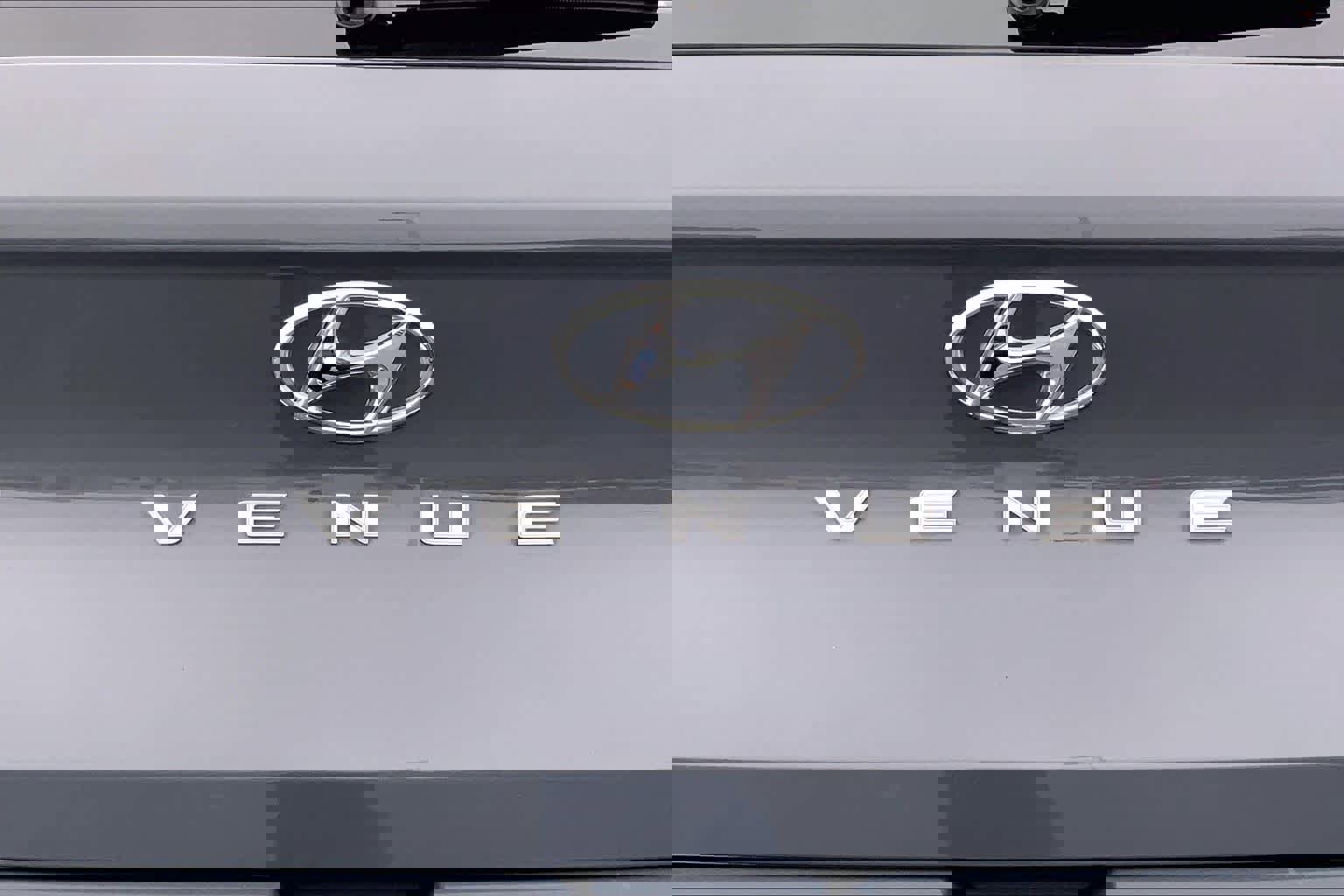 Used 2025 Hyundai Venue SEL image 30