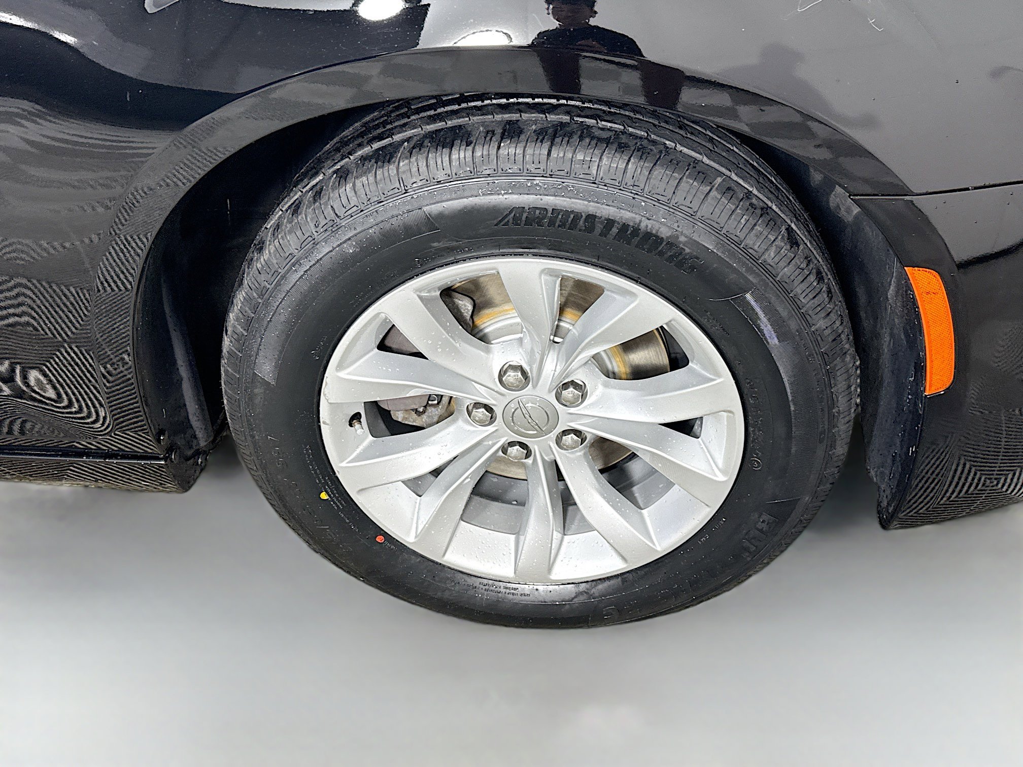 Used 2020 Chrysler 300 Touring image 32