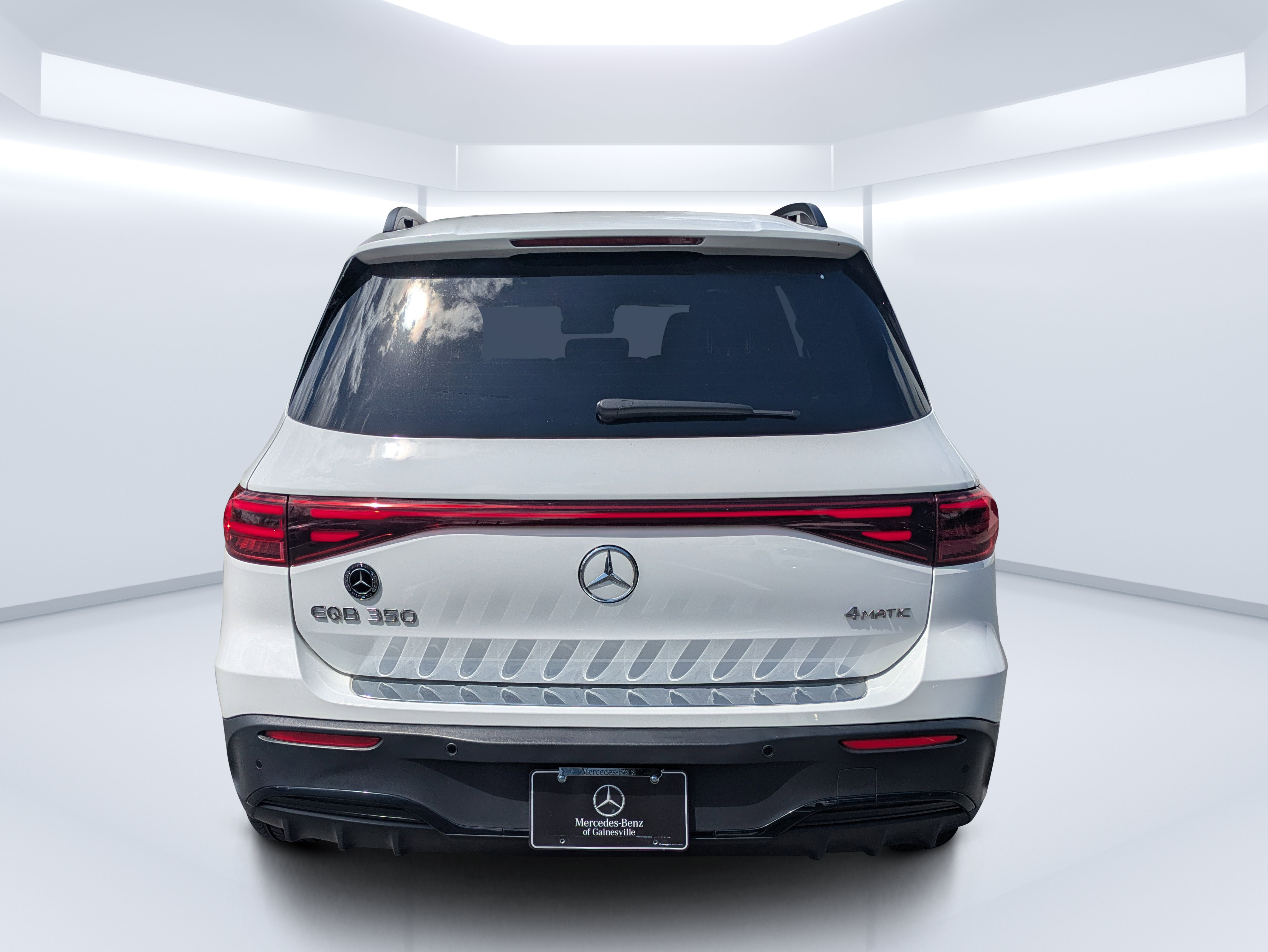 Used 2024 Mercedes-Benz EQB 350 4MATIC SUV image 4
