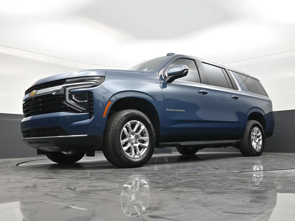 Used 2025 Chevrolet Suburban LS RWD image 22