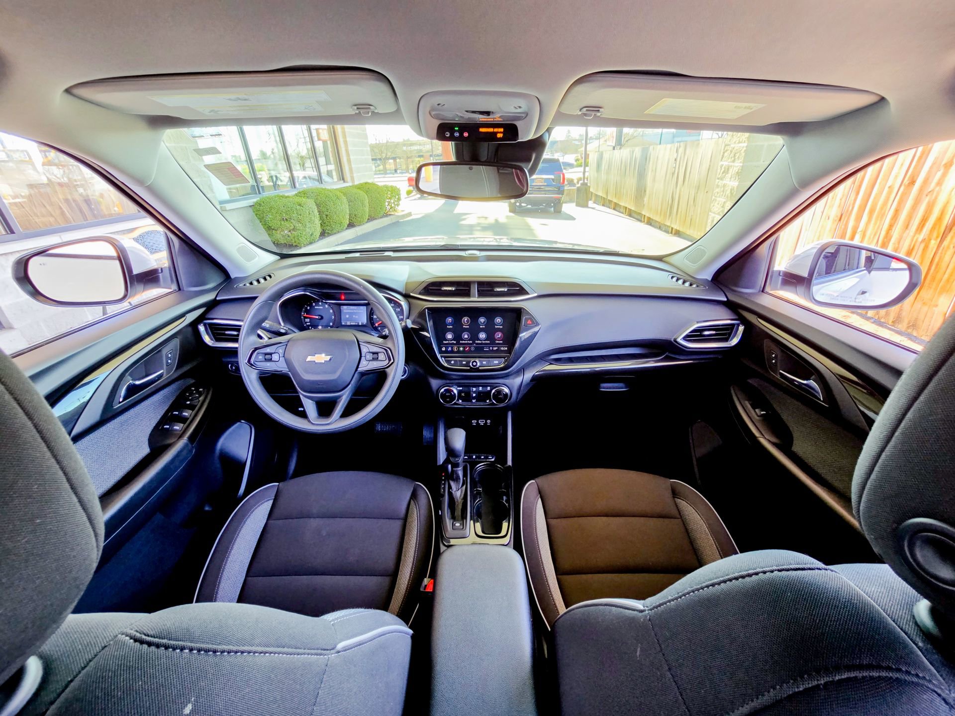 Used 2023 Chevrolet TrailBlazer LT w/ Convenience Package image 2