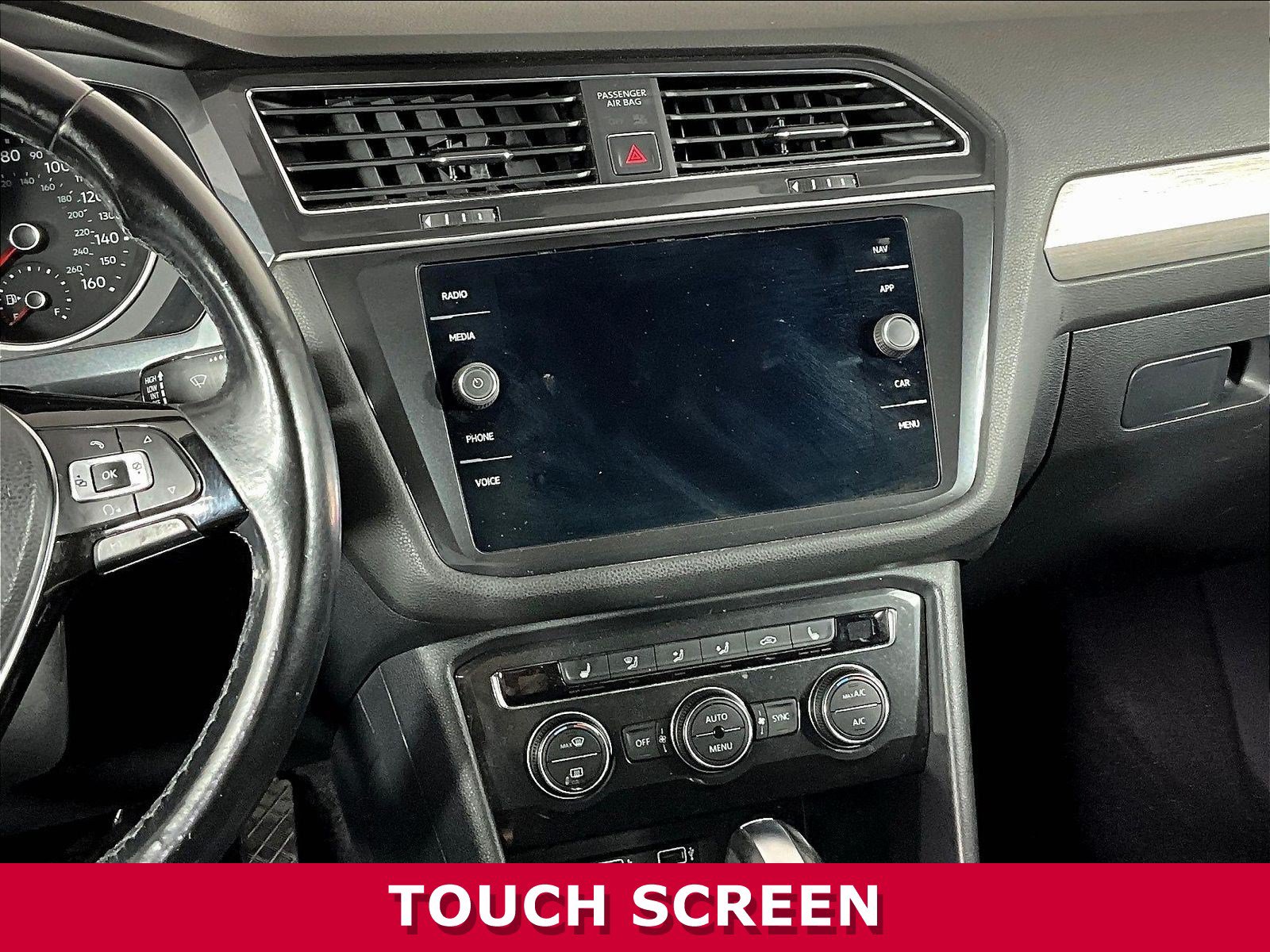 Used 2018 Volkswagen Tiguan SEL AWD/4WD image 9
