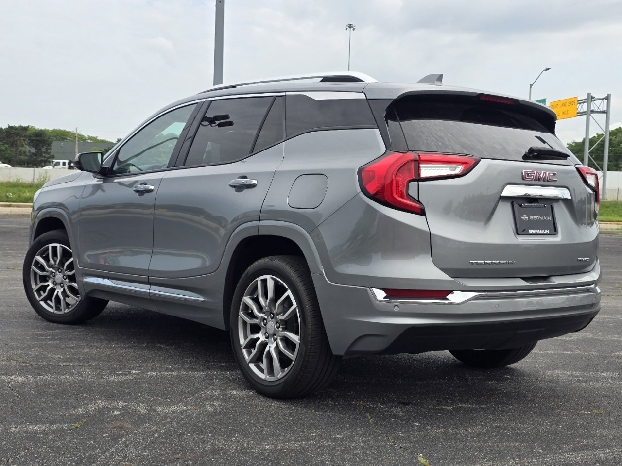 Used 2024 GMC Terrain Denali w/ Denali Premium Package AWD/4WD image 17