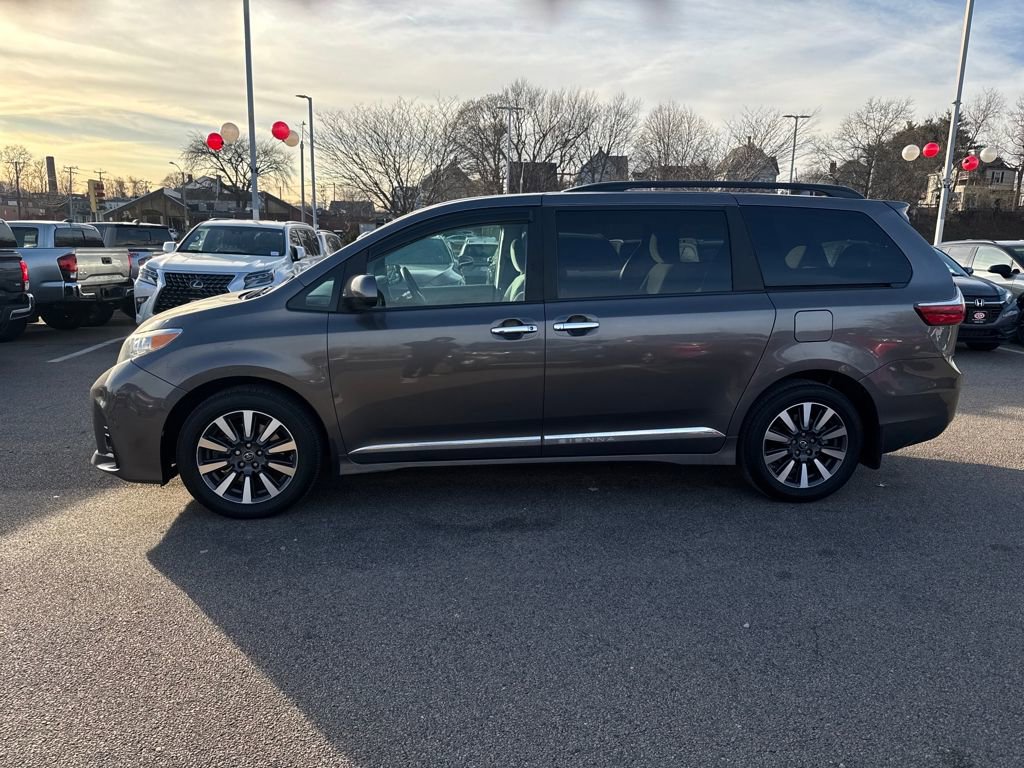 Used 2018 Toyota Sienna LE image 4