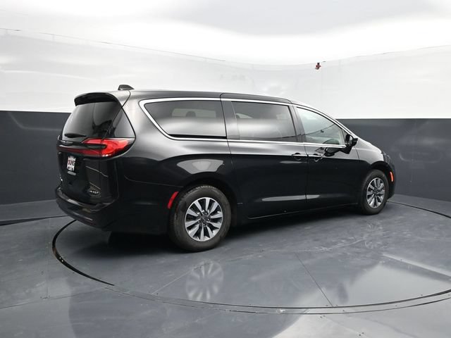 Used 2024 Chrysler Pacifica Limited FWD image 9