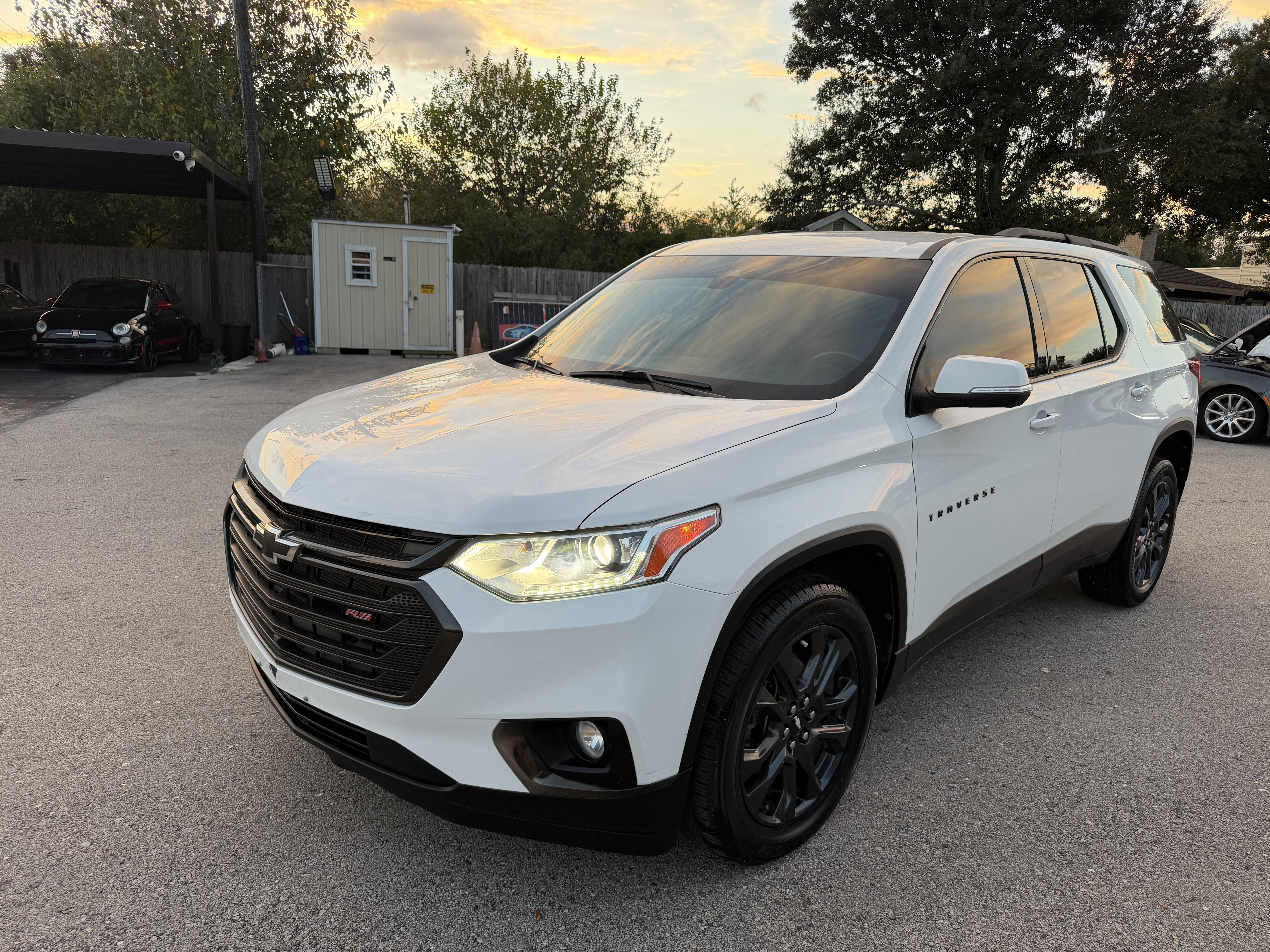 Used 2021 Chevrolet Traverse RS FWD image 2