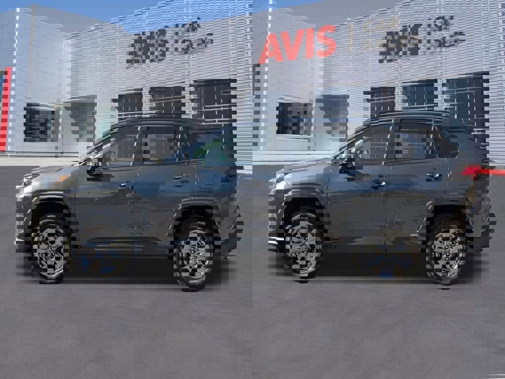 Used 2025 Toyota RAV4 XLE image 2