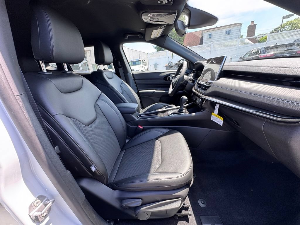 New 2026 Jeep Compass Latitude AWD/4WD image 18