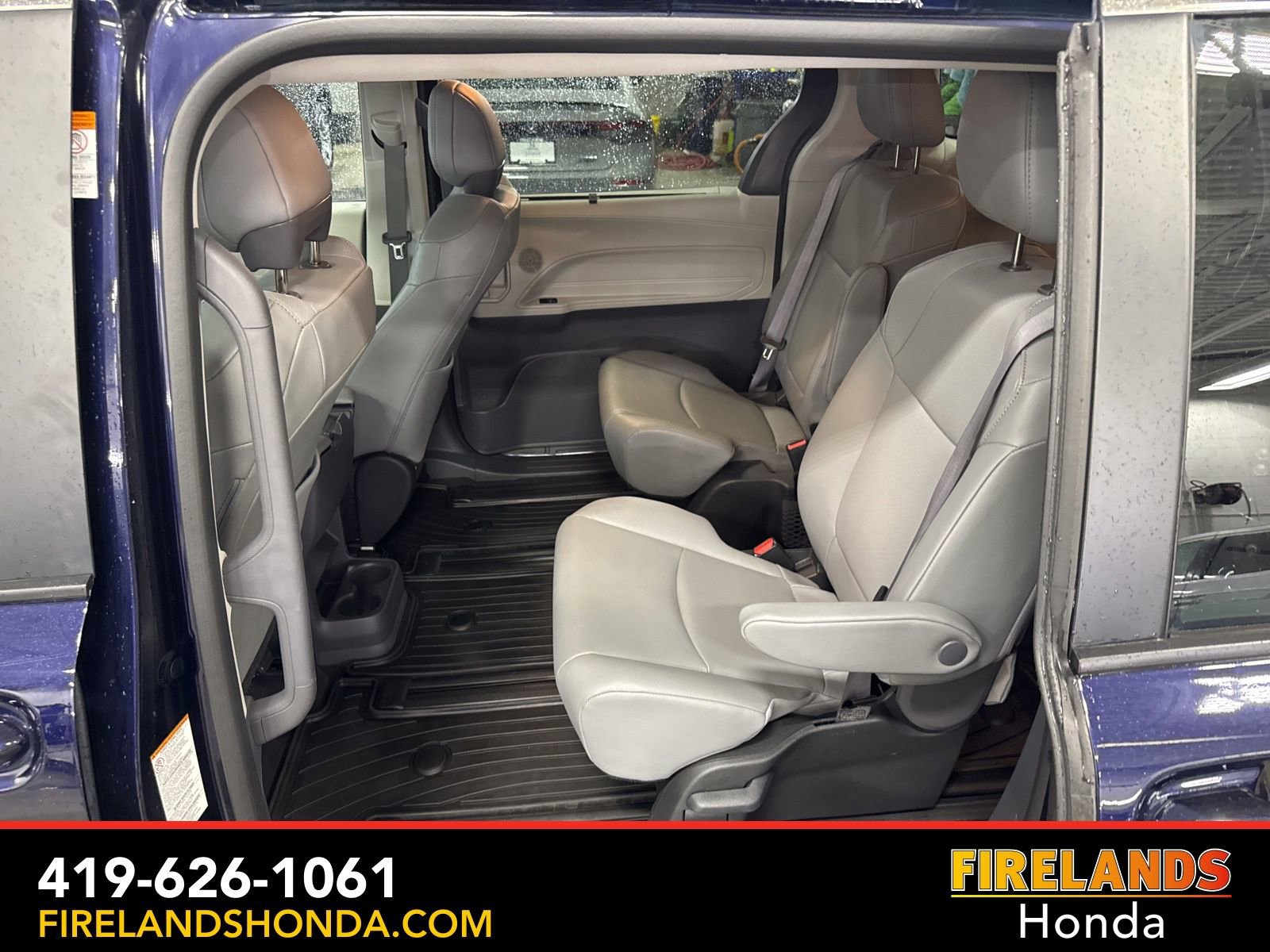 Used 2024 Toyota Sienna XLE AWD/4WD image 28