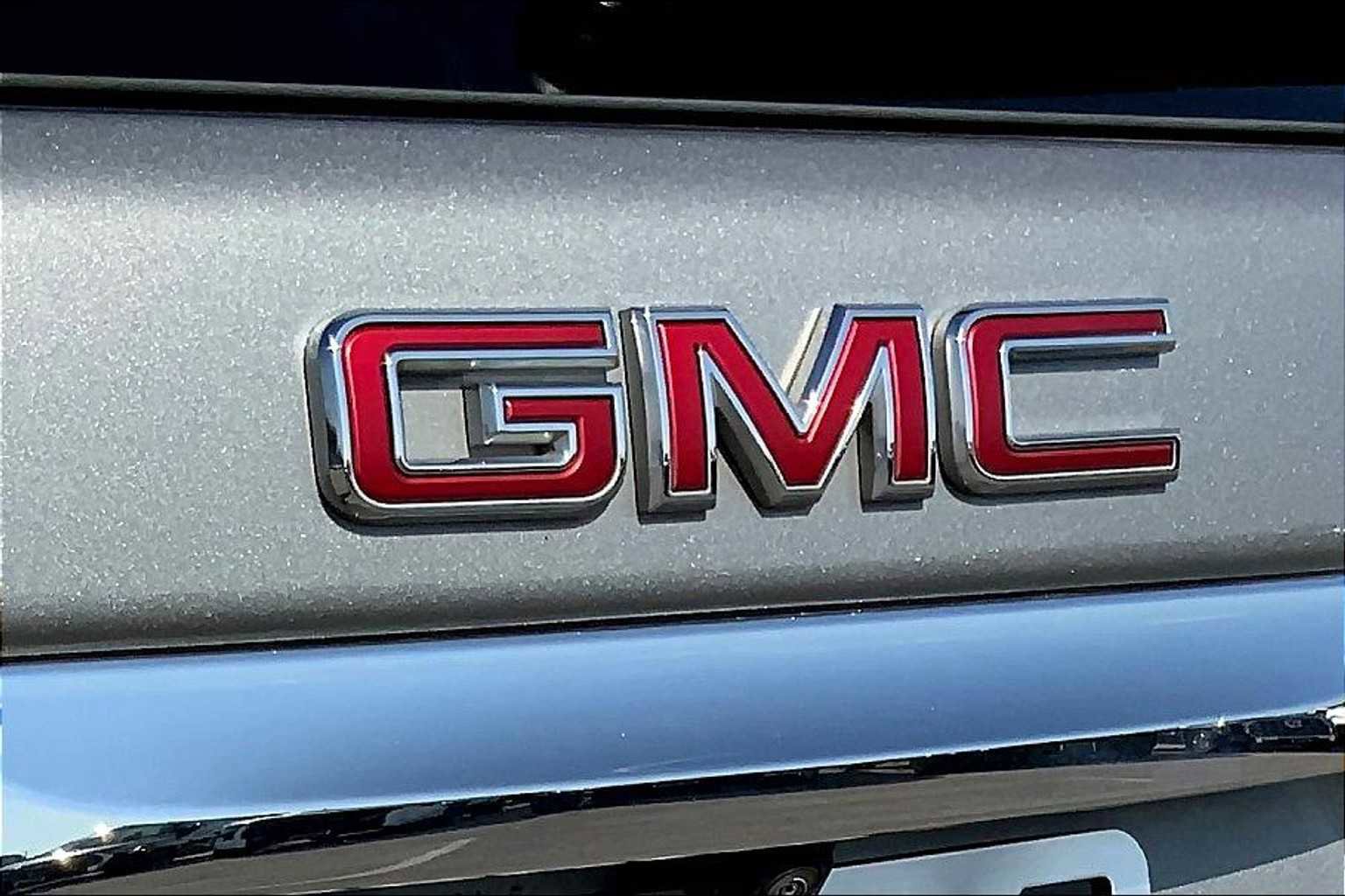 Certified 2024 GMC Terrain SLT image 8
