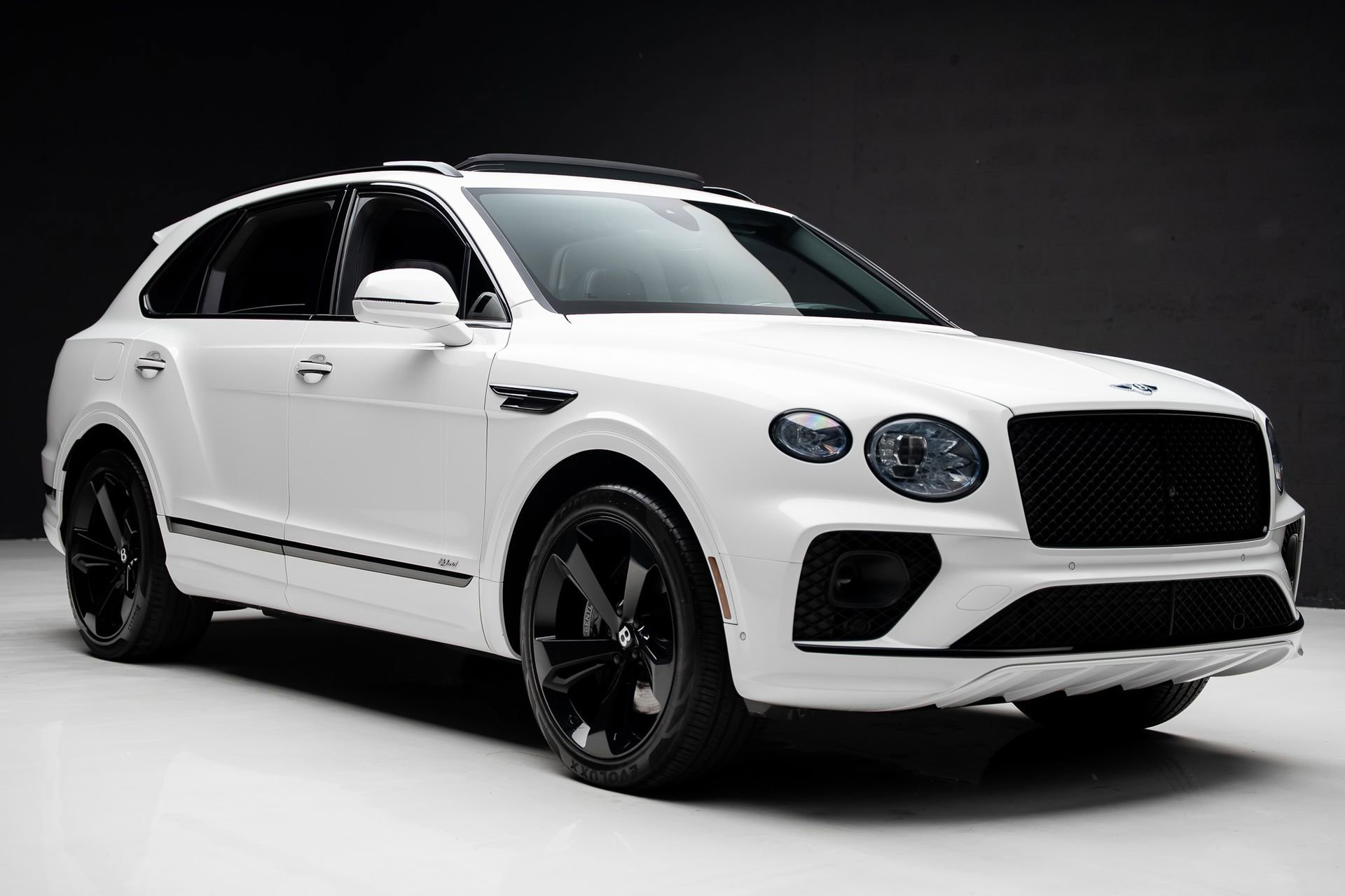 Used 2021 Bentley Bentayga Plug-In Hybrid image 84