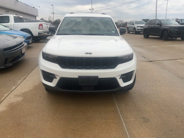 Used 2023 Jeep Grand Cherokee Altitude image 9