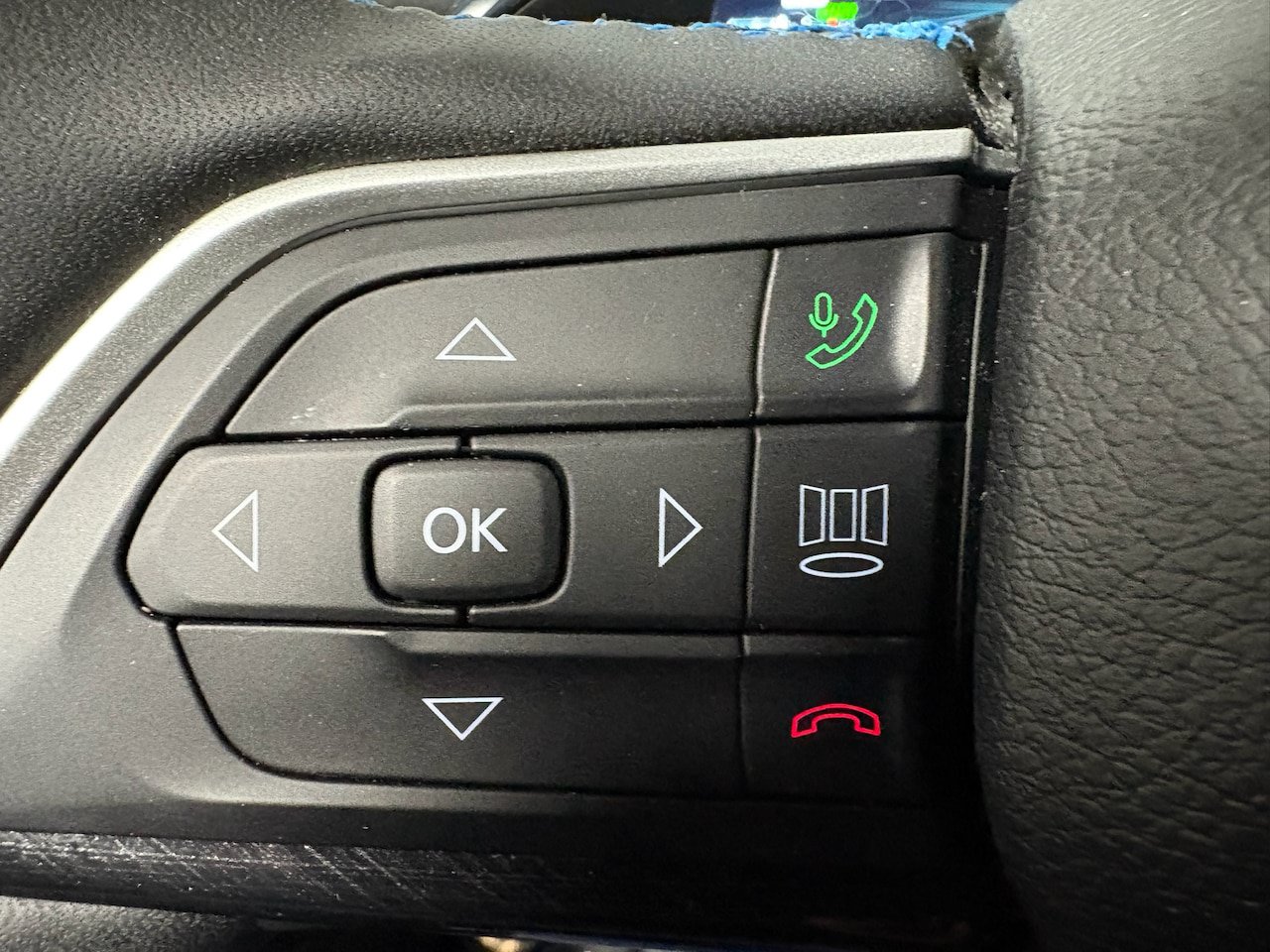 Used 2023 Jeep Grand Cherokee Trailhawk AWD/4WD image 18