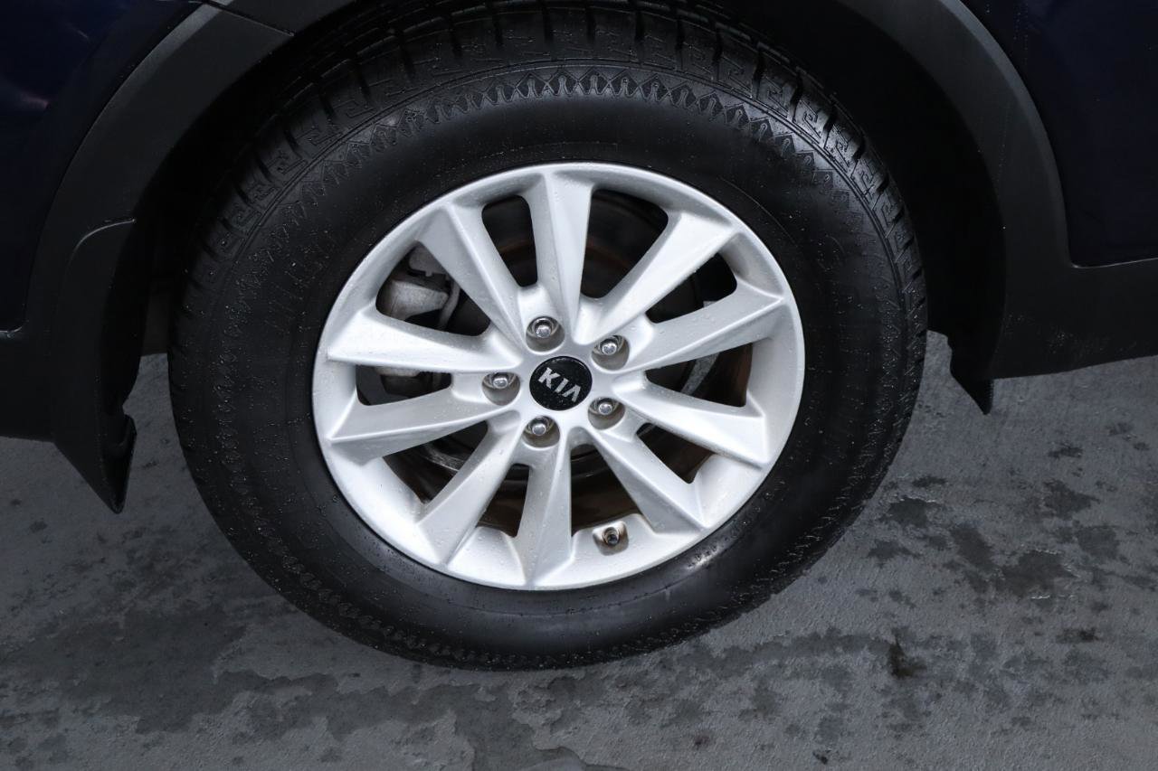 Used 2020 Kia Sorento LX image 36