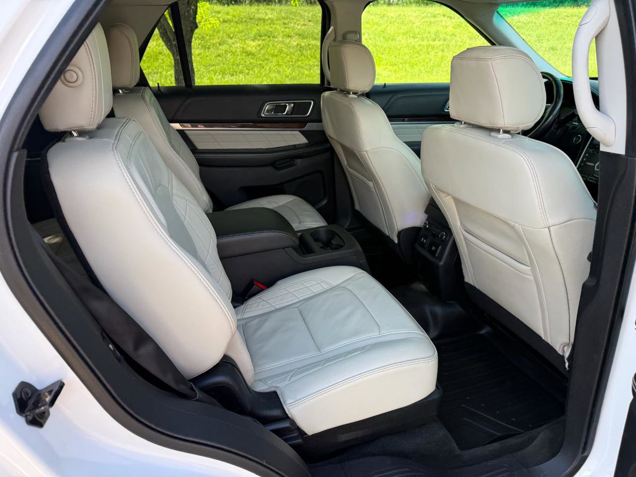 Used 2016 Ford Explorer Platinum image 23