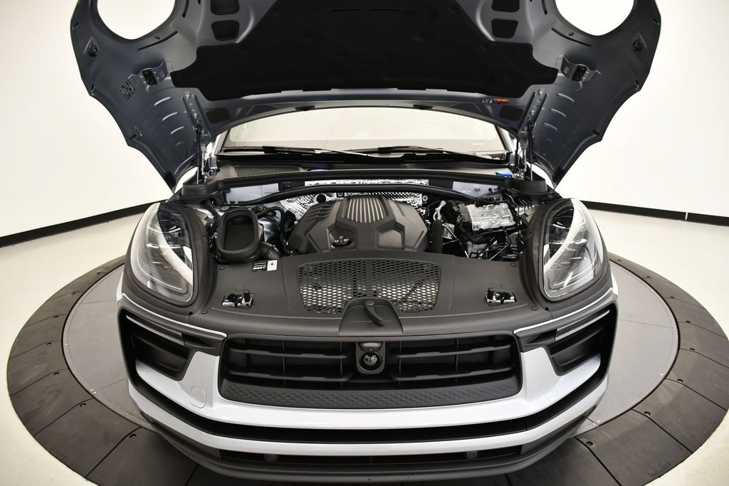 Certified 2026 Porsche Macan AWD/4WD image 13